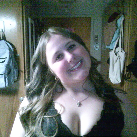 Meet your Posher, Mallory - Picture 1 of 1